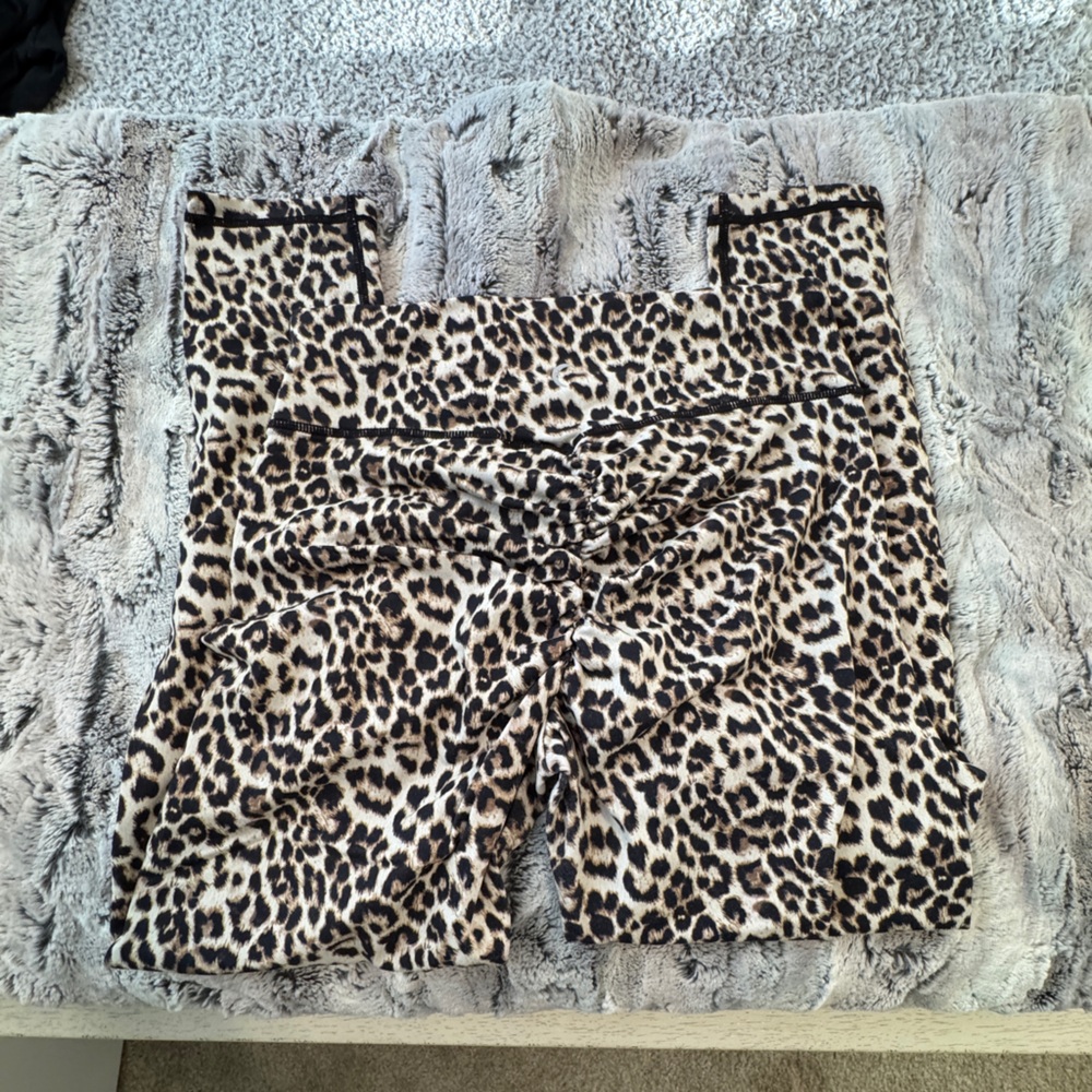 Zyia scrunch Butt Leopard Print Leggings